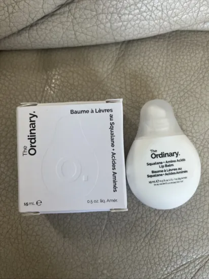 صورة بلسم شفاه بالأحماض الأمينية والسكوالين من ذا اورديناري -15 مل